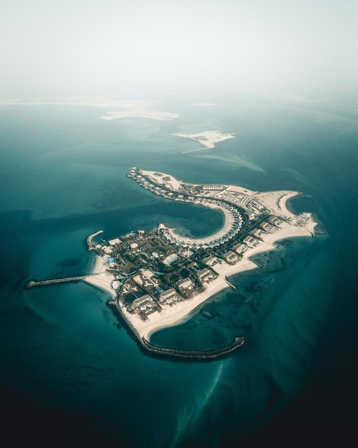 Nurai Island, Saadiyat Hotel Abu Dzabi Kültér fotó Aerial view of the island