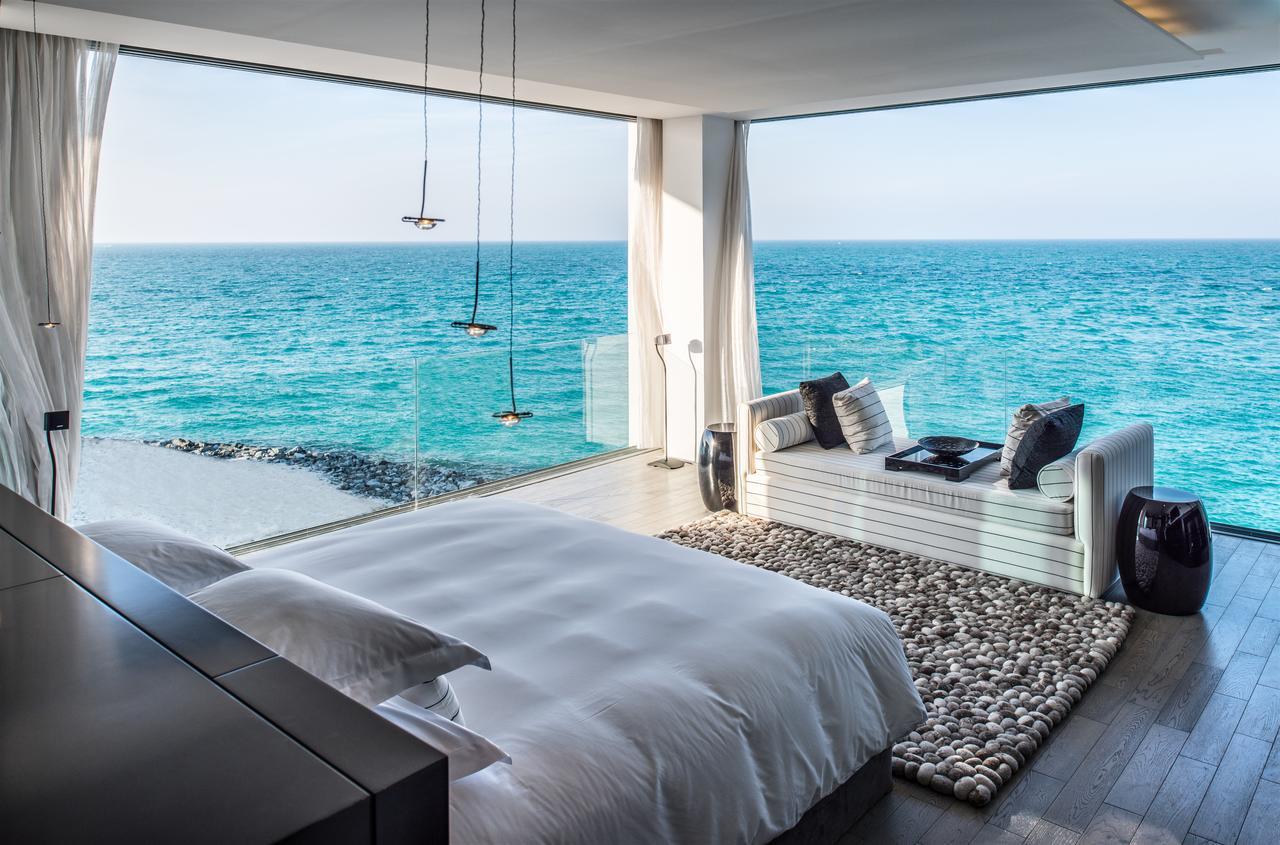Nurai Island, Saadiyat Hotel Abu Dzabi Szoba fotó The bedroom of a private villa at the resort