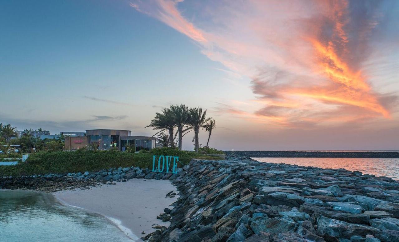 Nurai Island, Saadiyat Hotel Abu Dzabi Kültér fotó Sunset at Al Bandar, Al Reef, Abu Dhabi