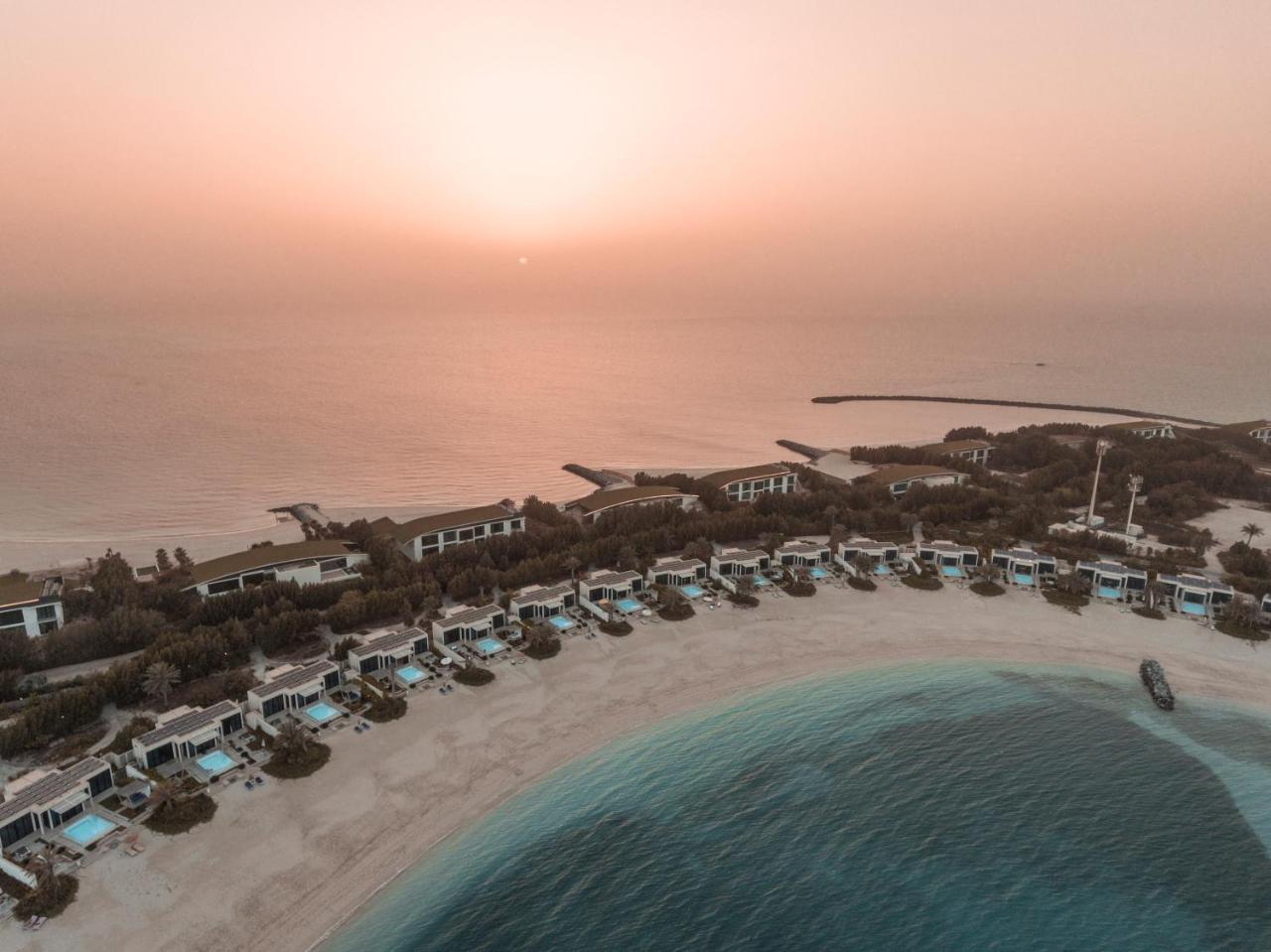 Nurai Island, Saadiyat Hotel Abu Dzabi Kültér fotó Aerial view of the resort